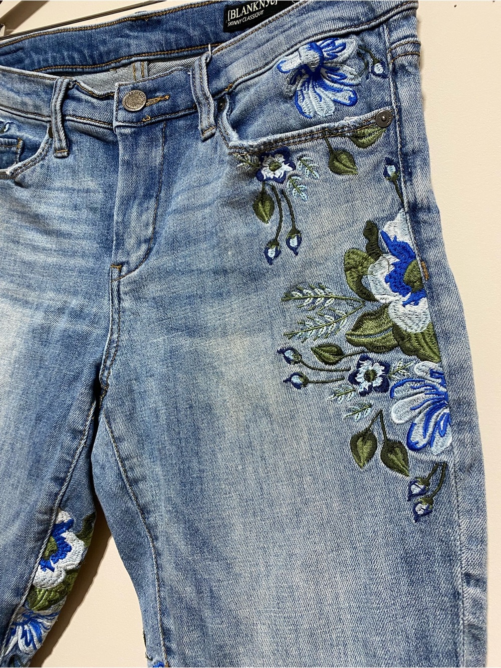 Blank NYC Floral Embroidered Skinny Jeans Boho Beachy Cottage Size 28 - Picture 3 of 15